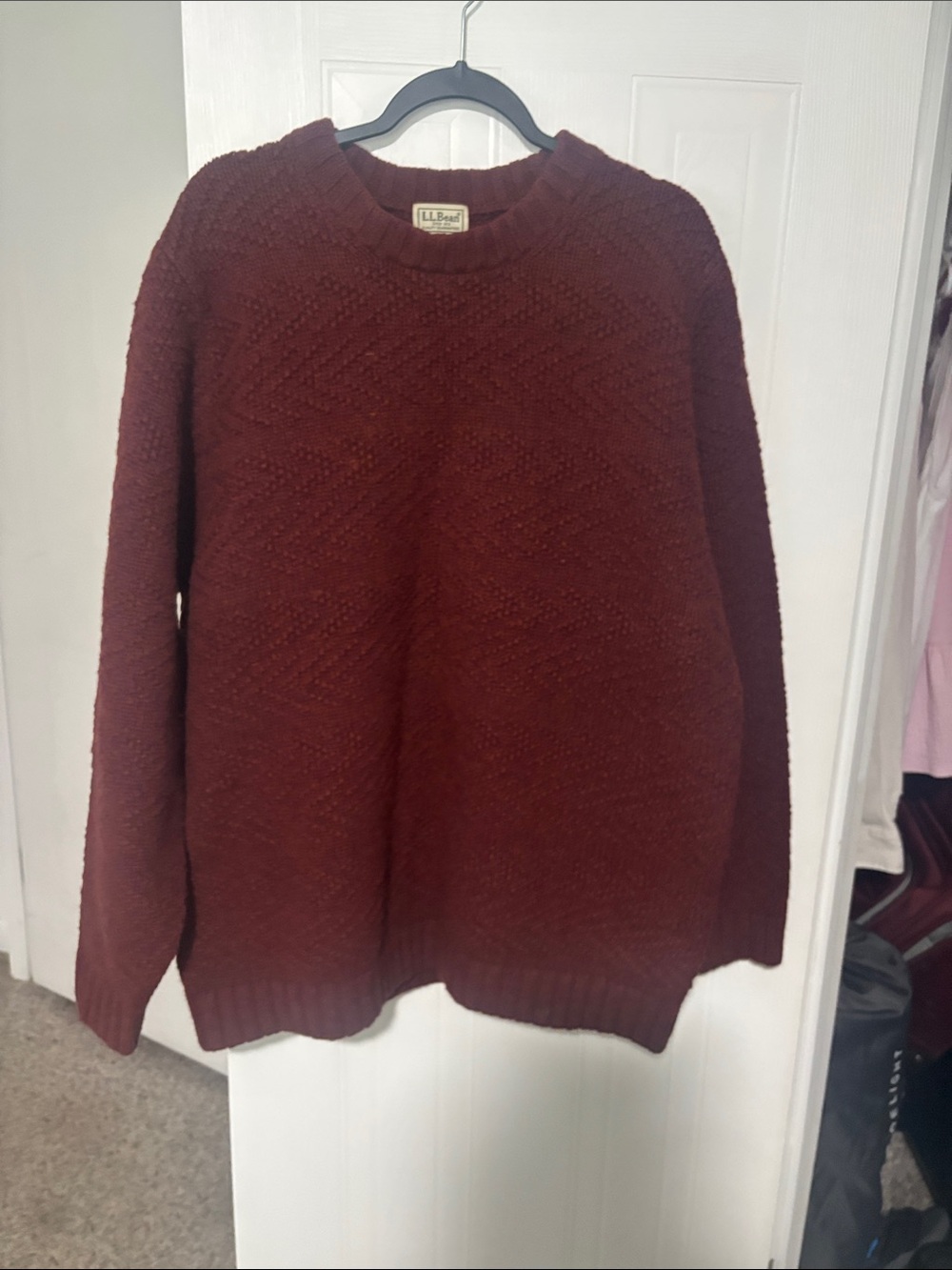 L.L. Bean Men’s Deep Maroon Textured Crewneck Sweater 100% lambs wool